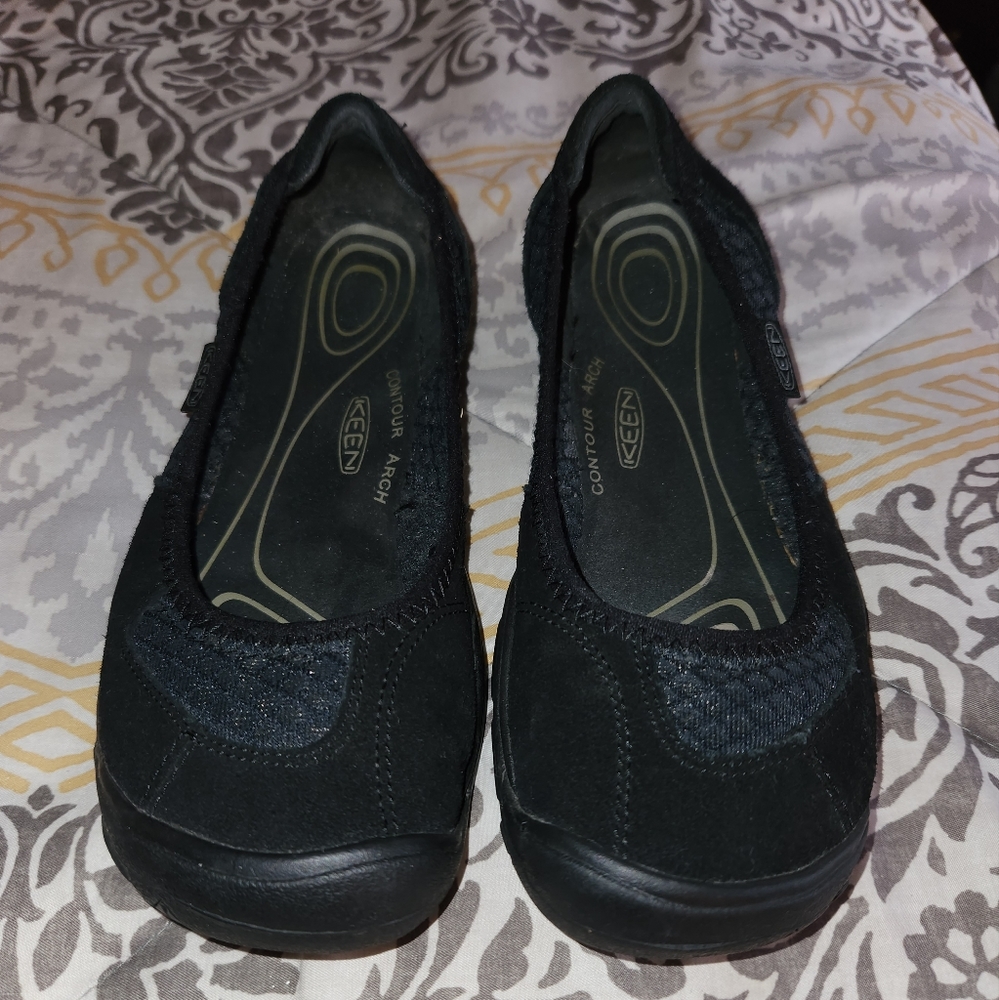 Black size 8 Keen Ballet flats